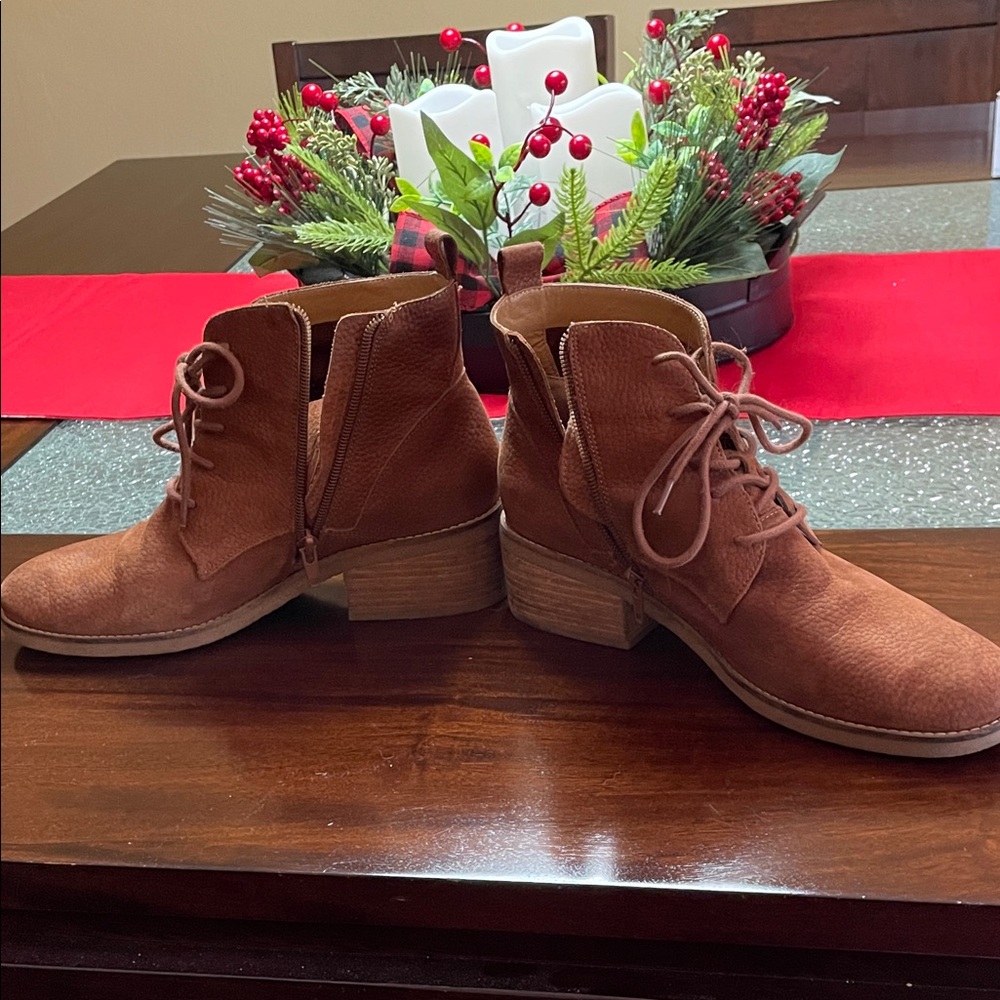 Ladies Lucky Brand Tan Lace-Up and side Zipper Ankle Booties